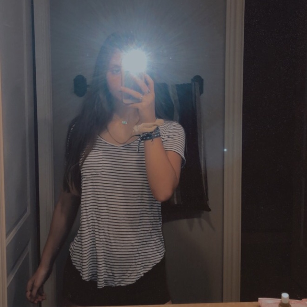 Striped Hollister tee shirt 🖤🤍